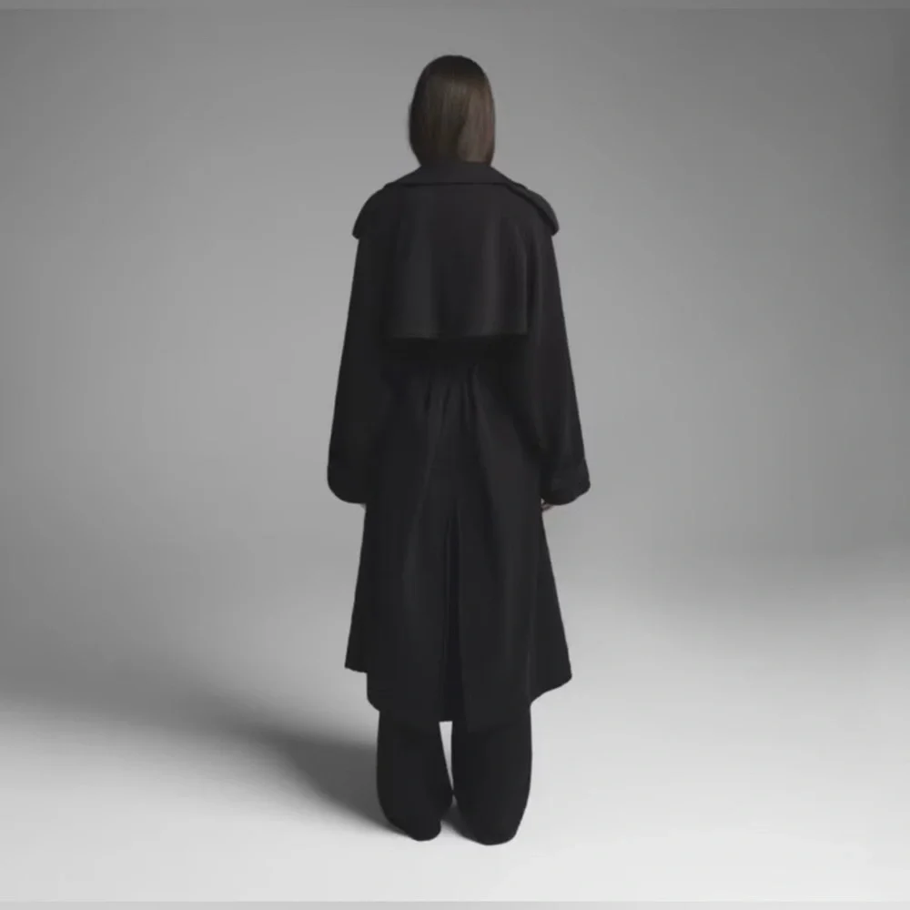 SKIMS Boyfriend Fleece Trench Coat - Picture 7 of 9